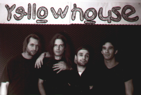 Yellowhouse am 08.11.2001